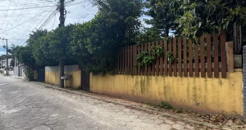 Casa terrea a venda nos ingleses, com 2 quartos, amplo pátio,