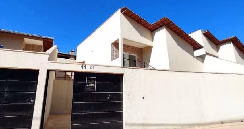 Casa geminada a venda em Esmeraldas, bairro São Pedro