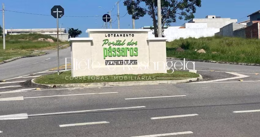 TERRENO DE ESQUINA PARA VENDA NO PORTAL DOS PÁSSAROS 247M².