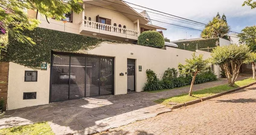 Casa para venda  no Bairro Três Figueiras em Porto Alegre