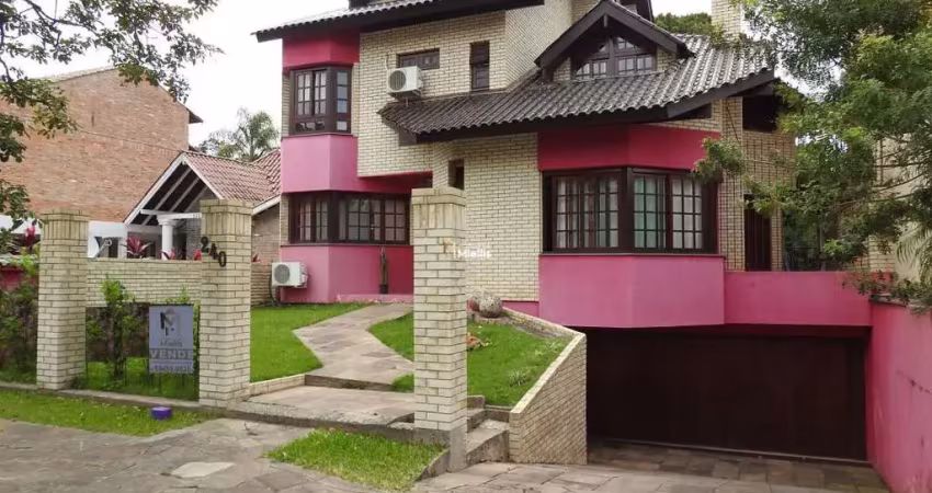 Magnífica Residência ,bem construída, posição solar privilegiada e fundos para área de preservação.