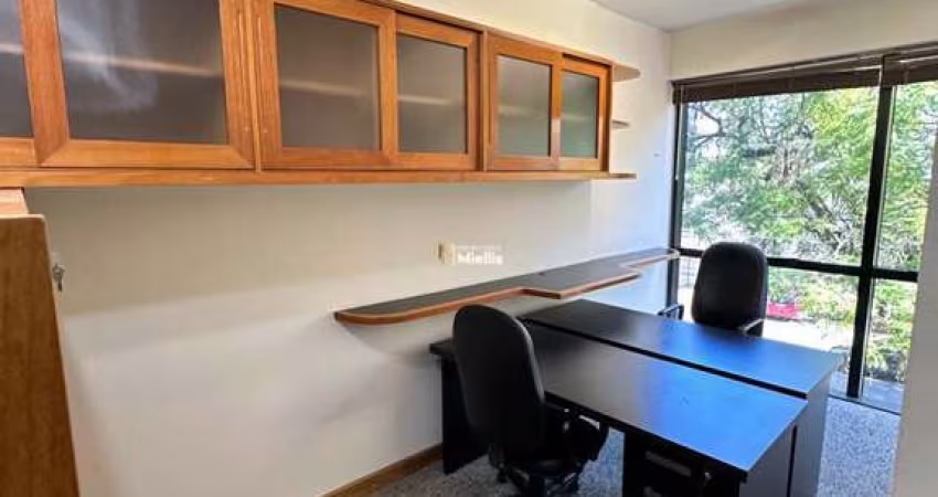 Excelente sala comercial no Centro Profissional Iguaçú - Porto Alegre - RS