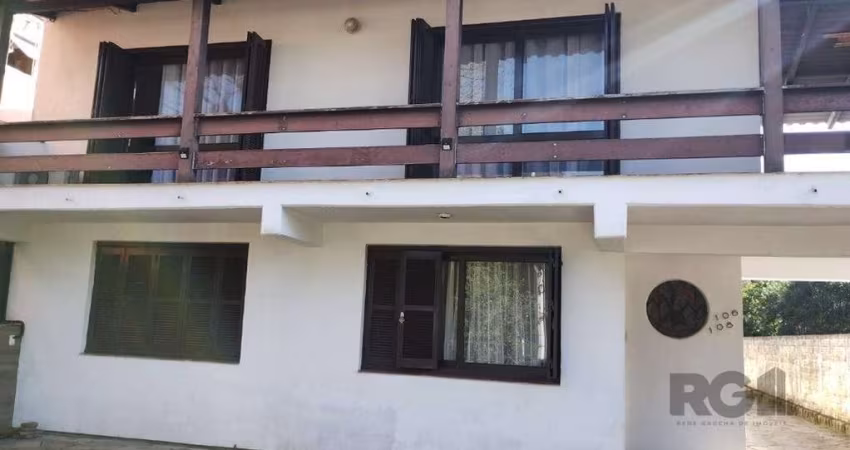 Casa para venda  no Bairro Camaquã em Porto Alegre