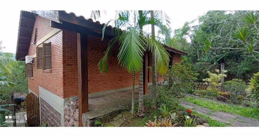 Casa para venda  no Bairro VILA NOVA em Porto Alegre