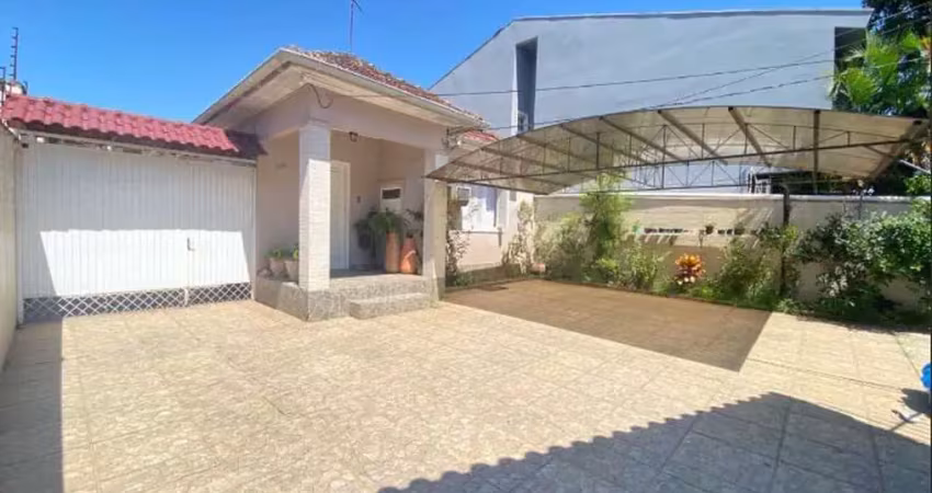Casa com 5 quartos à venda na Rua Afonso Arinos, 909, Camaquã, Porto Alegre