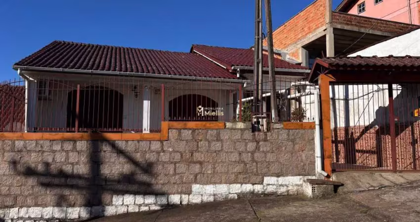 Casa semimobiliada com 3 dormitórios no bairro tarumã