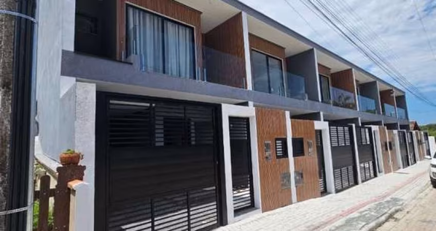 Sobrado à venda por R$ 650.000,00 - Centro - Balneário Piçarras/SC