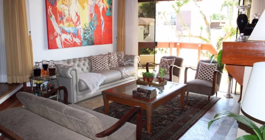 LINDA CASA DE 3 DORMITÓRIOS NO CENTRO DE FLORIANÓPOLIS