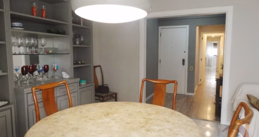 MARAVILHOSO APARTAMENTO DE 4 DORMITÓRIOS NO CENTRO DE FLORIANÓPOLIS