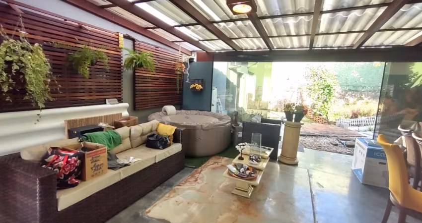 LINDA CASA DE 5 DORMITÓRIOS NO CENTRO DE FLORIANÓPOLIS