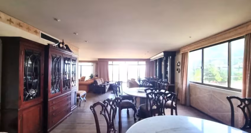 LINDO APARTAMENTO DE 4 DORMITÓRIOS NO CENTRO COM VISTA PARA O MAR