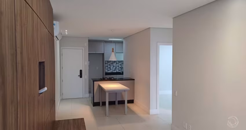 MARAVILHOSO APARTAMENTO DE 2 DORMITÓRIOS NO CENTRO DE FLORIANÓPOLIS