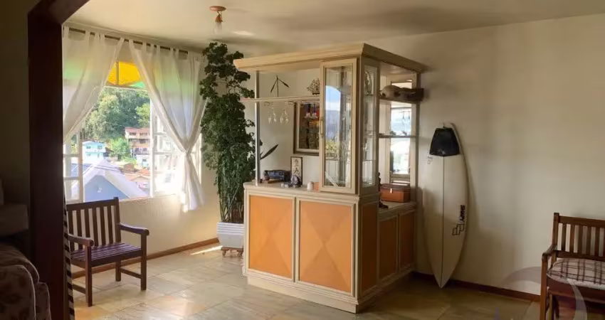 Maravilhosa casa residencial de 6 dormitórios na agronômica