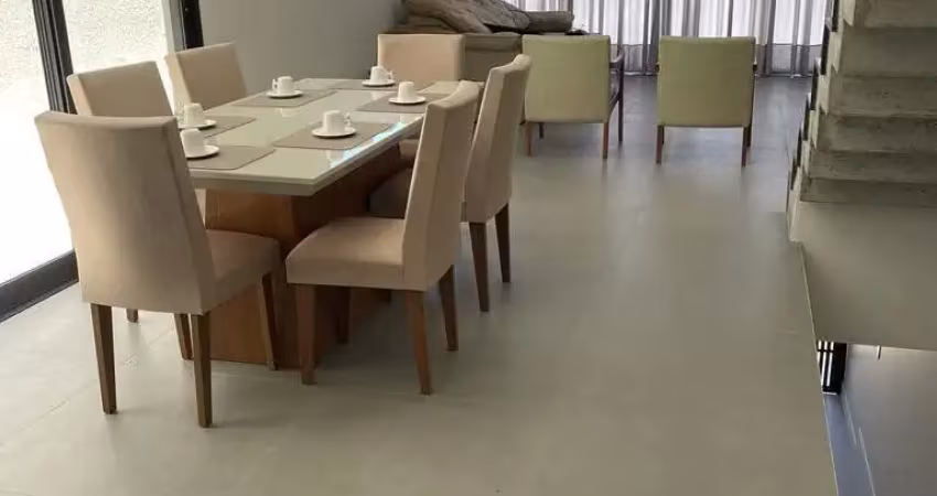 LINDA CASA DE 3 DORMITÓRIOS NA AGRONÔMICA