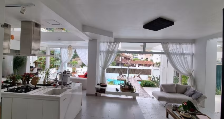 MARAVILHOSA CASA RESIDENCIAL COM 8 SUÍTES NO BAIRRO AGRONÔMICA