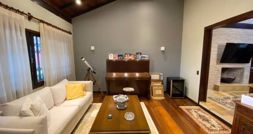 LINDA CASA RESIDENCIAL DE 4 DORMITÓRIOS NA AGRONÔMICA