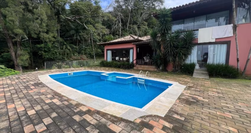 MARAVILHOSA CASA RESIDENCIAL DE 4 DORMITÓRIOS NO ITACORUBI