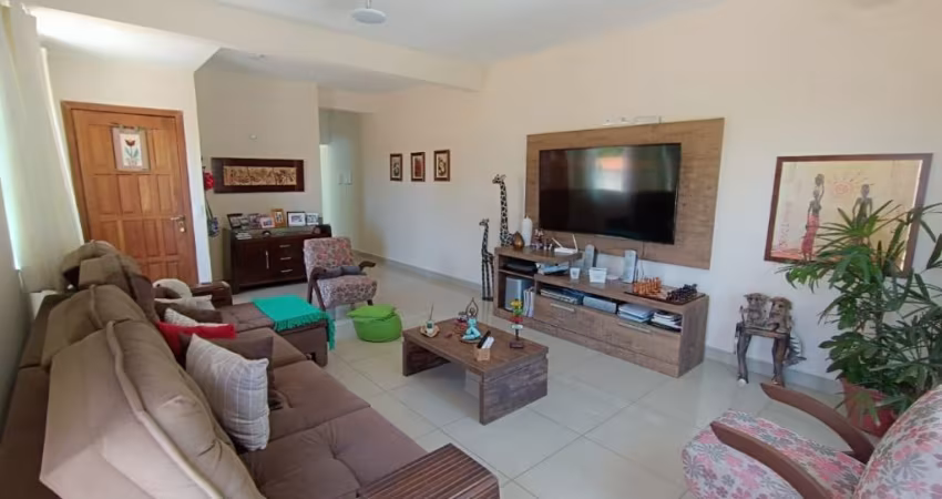 LINDA CASA RESIDENCIAL DE 4 DORMITÓRIOS NA TRINDADE