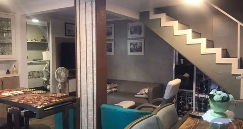 LINDA CASA RESIDENCIAL DE 5 DORMITÓRIOS NA TRINDADE