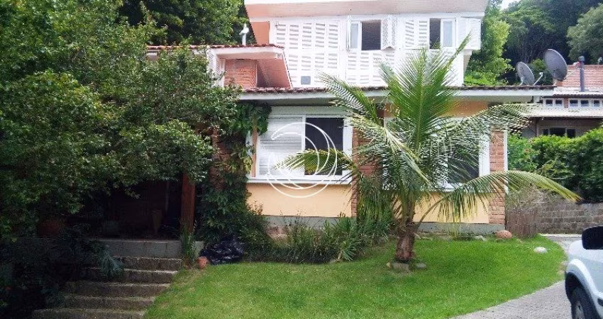 LINDA CASA RESIDENCIAL DE 3 DORMITÓRIOS NA LAGOA DA CONCEIÇÃO