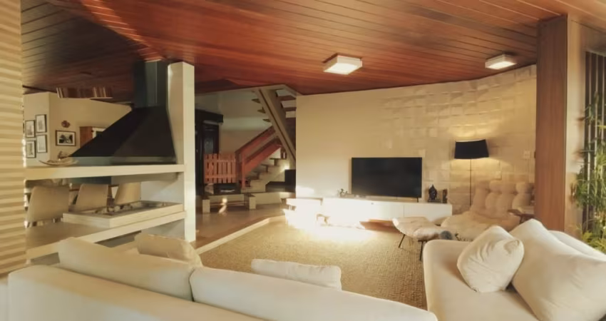 LINDA CASSA RESIDENCIAL DE 5 DORMITÓRIOS NA LAGOA DA CONCEIÇÃO
