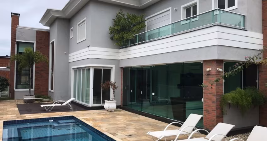 LINDA CASA RESIDENCIAL DE 5 SUÍTES NA LAGOA DA CONCEIÇÃO