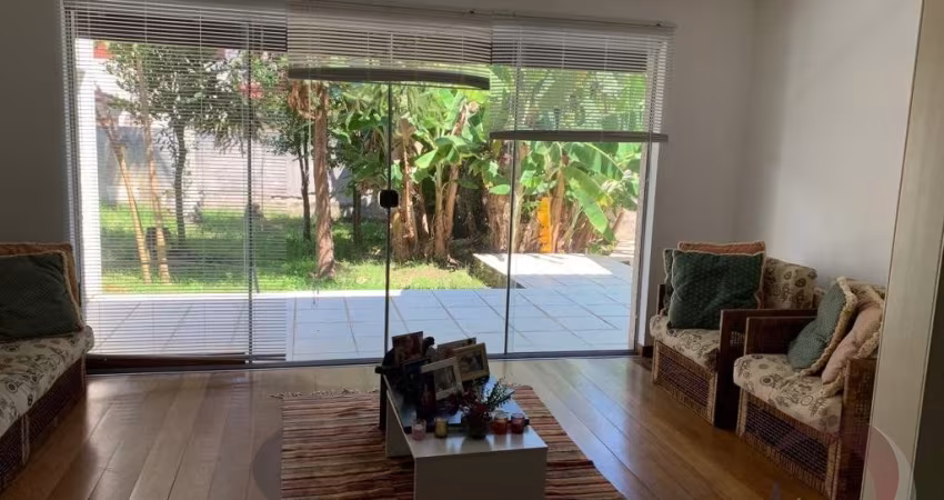 MARAVILHOSA CASA DE 4 DORMITÓRIOS NO CÓRREGO GRANDE