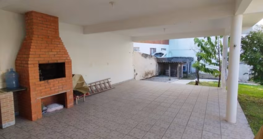 LINDA CASA RESIDENCIAL DE 4 DORMITÓRIOS NO CÓRREGO GRANDE