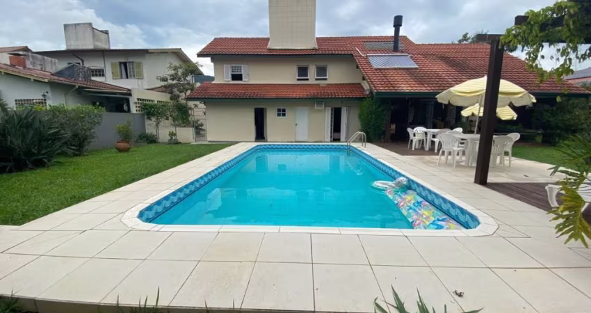 LINDA CASA RESIDENCIAL DE ALTO PADRÃO DE 4 DORMITÓRIOS NO CÓRREGO GRANDE