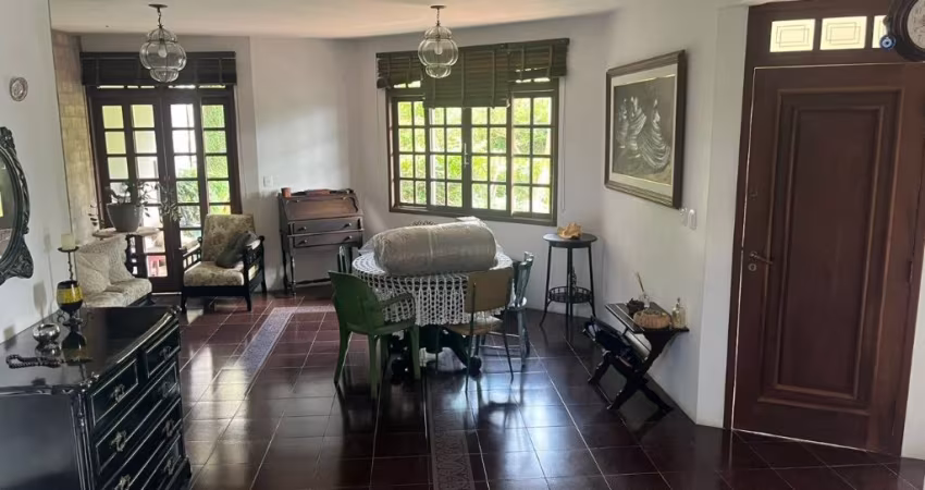 LINDA CASA RESIDENCIAL DE 5 DORMITÓRIOS NO CÓRREGO GRANDE