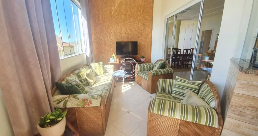 LINDA CASA RESIDENCIAL DE 4 DORMITÓRIOS NO CENTRO DE FLORIANÓPOLIS