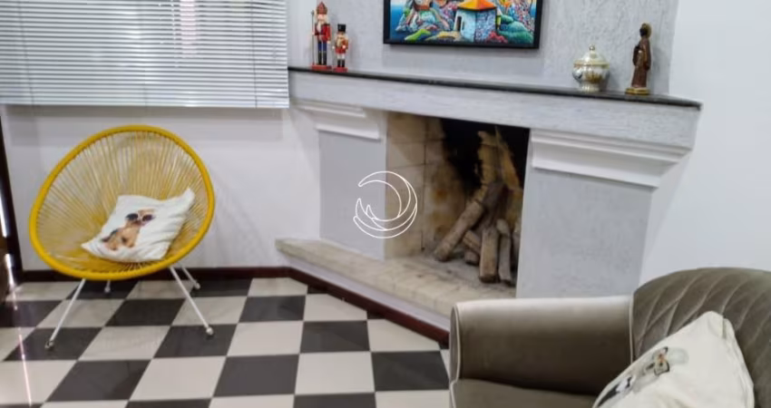 LINDA CASA RESIDENCIAL DE 3 DORMITÓRIOS NO CENTRO