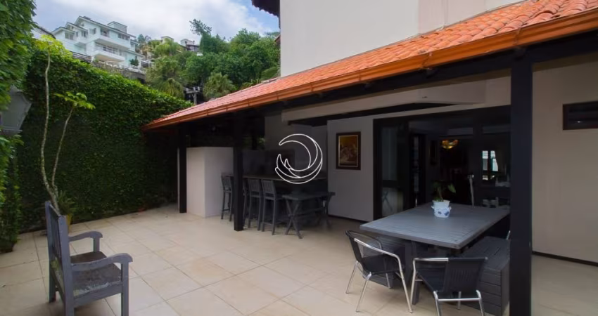 LINDA CASA RESIDENCIAL DE 5 DORMITÓRIOS NO CENTRO
