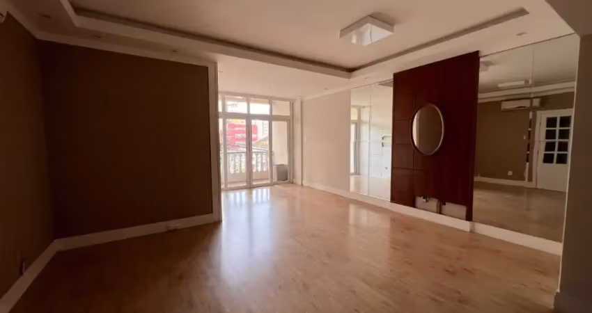 LINDO APARTAMENTO DE 2 DORMITÓRIOS NO CENTRO