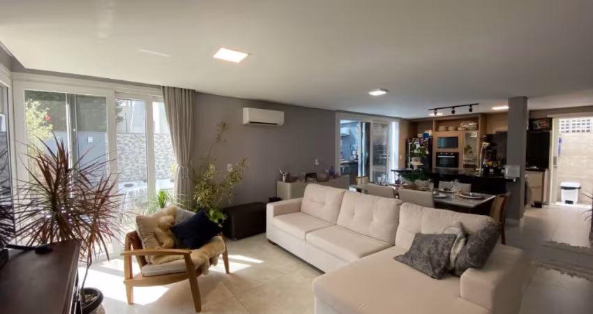 LINDA CASA RESIDENCIAL DE 4 DORMITÓRIOS  NA AGRONÔMICA