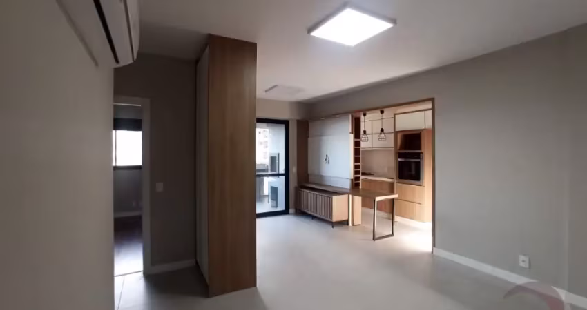 LINDO APARTAMENTO DE 2 DORMITÓRIOS NO CENTRO DE FLORIANÓPOLIS