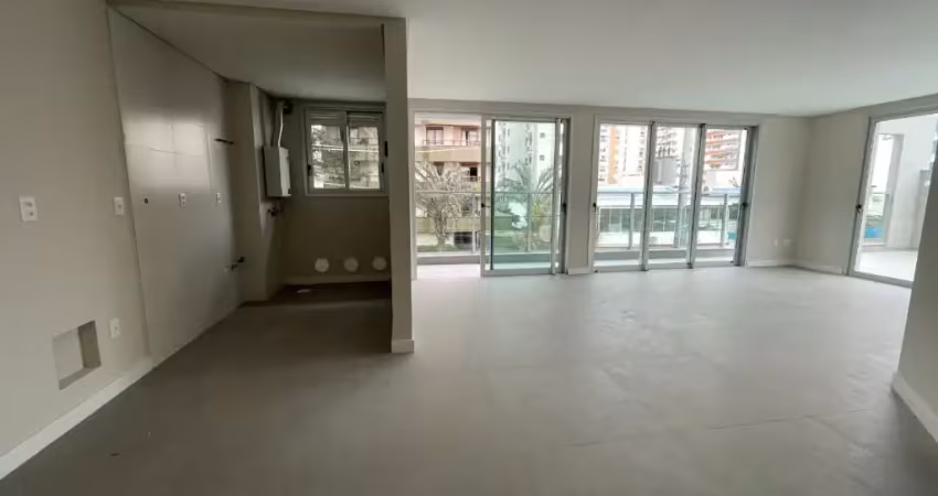 MARAVILHOSO APARTAMENTO DE 3 DORMITÓRIOS NO CENTRO DE FLORIANÓPOLIS