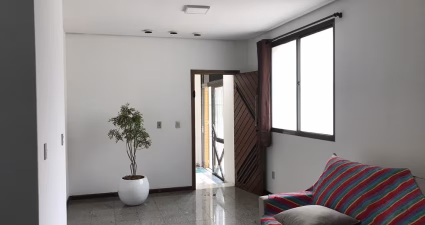EXCELENTE CASA RESIDENCIAL DE 6 DORMITÓRIOS NO CENTRO DE FLORIANÓPOLIS
