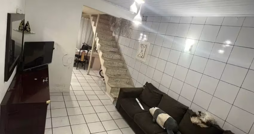 ÓTIMA CASA RESIDENCIAL DE 3 DORMITÓRIOS NA AGRONÔMICA