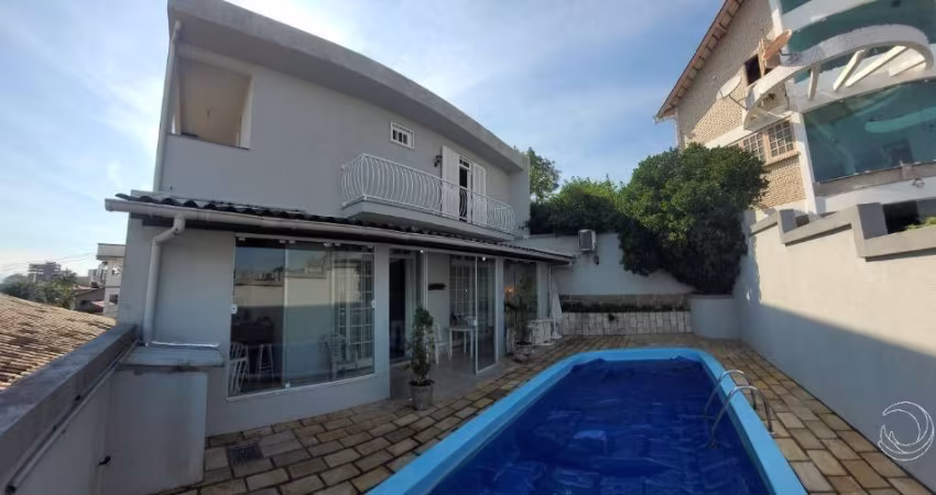 LINDA CASA RESIDENCIAL DE 3 QUARTOS NA AGRONÔMICA