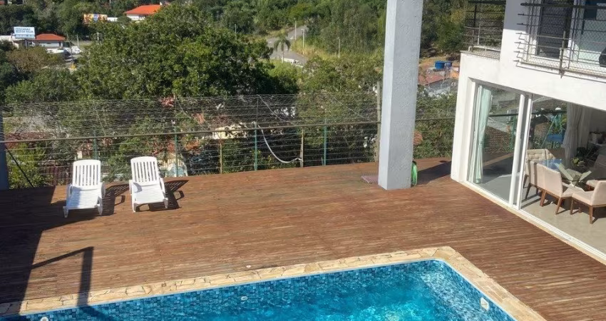 LINDA CASA RESIDENCIAL DE 4 DORMITÓRIOS NO ITACORUBI