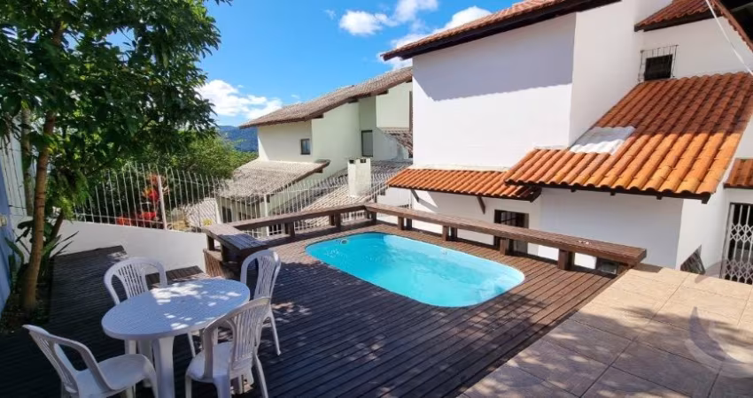 ÓTIMA CASA RESIDENCIAL DE 3 DORMITÓRIOS NA TRINDADE