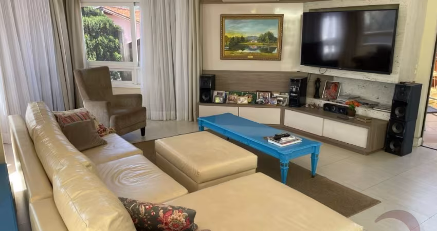LINDA CASA RESIDENCIAL DE 8 DORMITÓRIOS NA CARVOEIRA