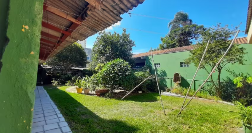 ÓTIMA CASA RESIDENCIAL DE 5 DORMITÓRIOS NA TRINDADE