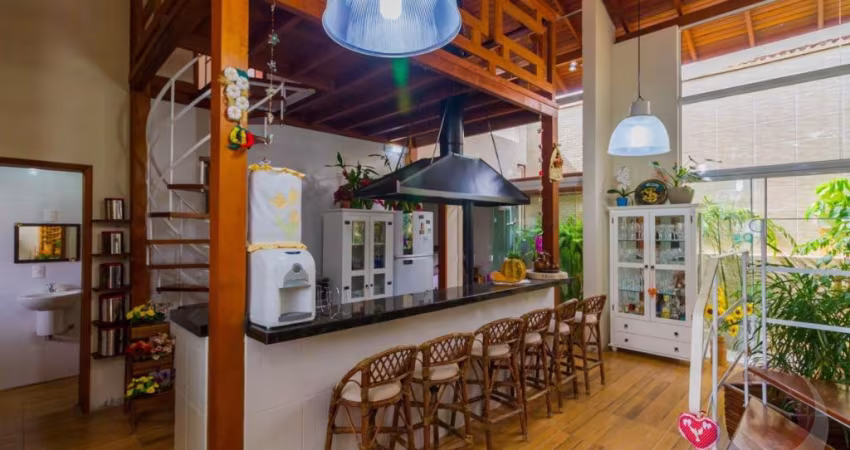 LINDA CASA RESIDENCIAL DE 5 DORMITÓRIOS NO SACO DOS LIMÕES