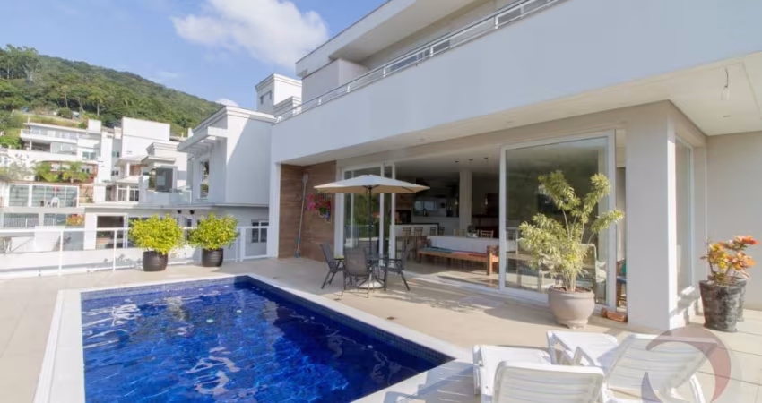 LINDA CASA DE 4 DORMITÓRIOS NO CÓRREGO GRANDE