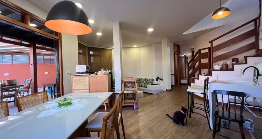 LINDA CASA RESIDENCIAL DE 3 DORMITÓRIOS NO CÓRREGO GRANDE