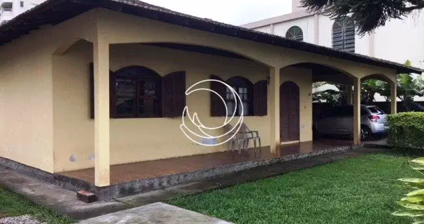 Ótima casa residencial de 3 dormitórios no saco grande