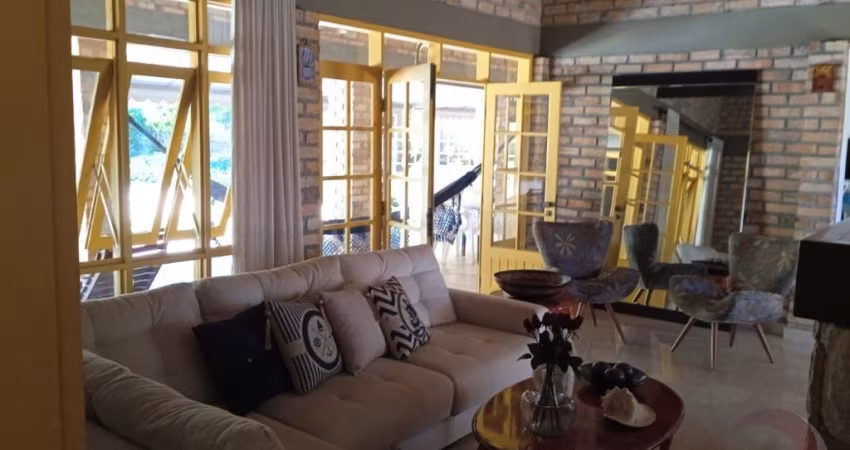 ÓTIMA CASA RESIDENCIAL DE 4 DORMITÓRIOS NO SANTO ANTÔNIO DE LISBOA
