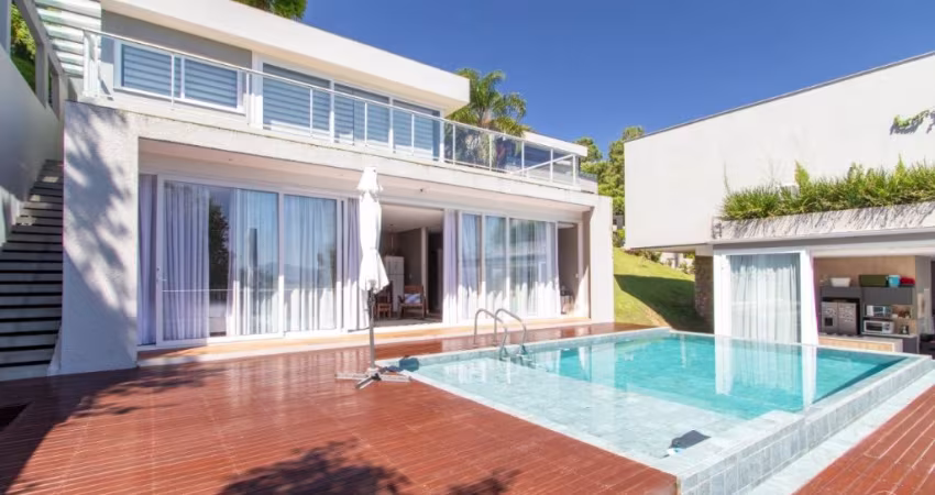 ÓTIMA CASA RESIDENCIAL DE 5 DORMITÓRIOS EM SAMBAQUI